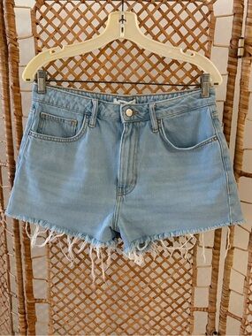 Forever 21 Women’s Light Blue Frayed Hem Denim Shorts